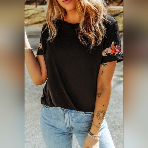 Floral Embroidered Round Neck T-Shirt - Picture 4 of 10